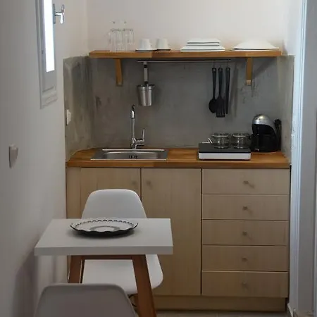 White And Grey Chora *